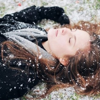 下雪天女生头像唯美图片唯美好看的女生头像雪花飞舞