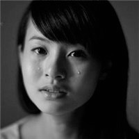 女生流泪伤感头像黑白系女生头像哭泣难过眼泪