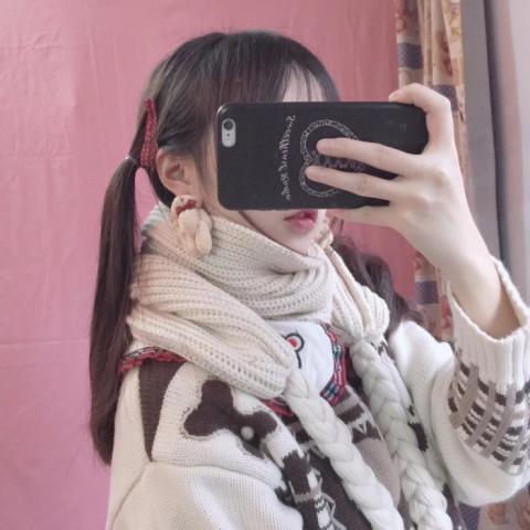 qq头像女生拿手机超清好看的女生拿手机qq头像图片
