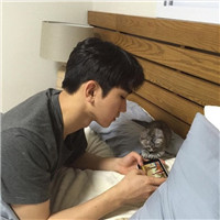 抱猫头像男 帅气的干净男头抱猫图片_男生头像_美头网