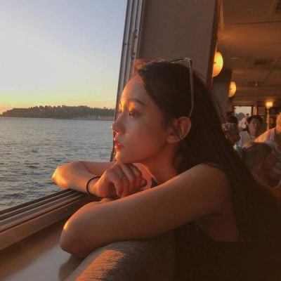 高清漂亮的长发侧脸气质女头像图片_女生头像_美头网