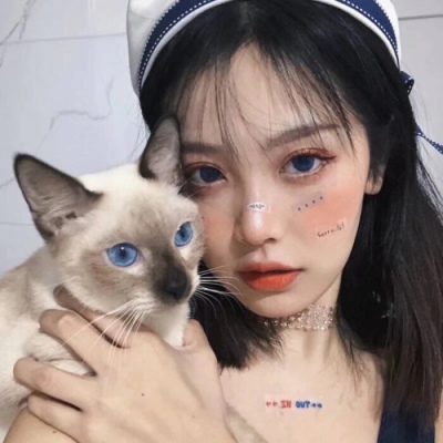 最新抱猫的女生头像 漂亮有爱抱猫的女生头像高清图片