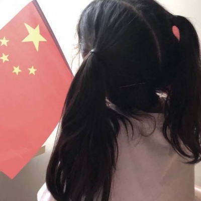 中国女孩头像红旗脸有上国旗女生拿着国旗的头像图片