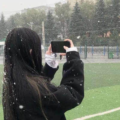 qq雪景女头像高清带雪花的头像女生人物图片