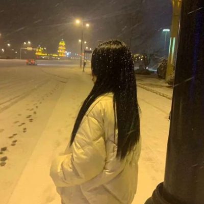 qq雪景女头像高清带雪花的头像女生人物图片