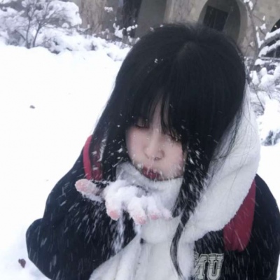 qq雪景女头像高清带雪花的头像女生人物图片