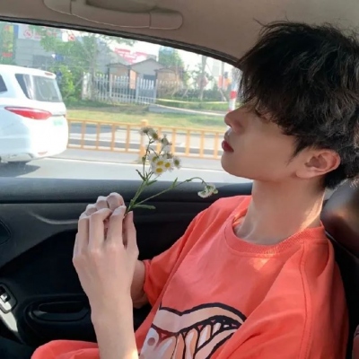 男生头像侧身超好看的男生头像侧脸帅气
