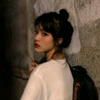 头像真人女冷酷高清好看的女生头像冷酷高冷图片