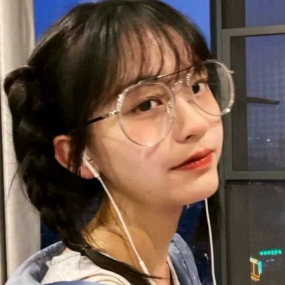 由美头网整理发布,女生头像频道提供更多与眼镜控,眼镜相关的头像图片