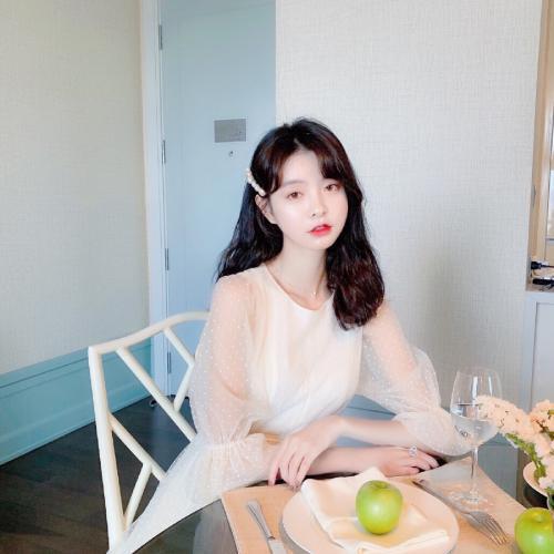 飘逸长发美女真人头像 清纯时尚的小姐姐图片_女生头像_美头网