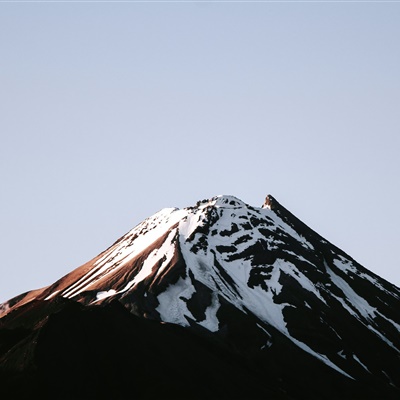 高清巍峨耸立的山峰图片 连绵不绝的大山