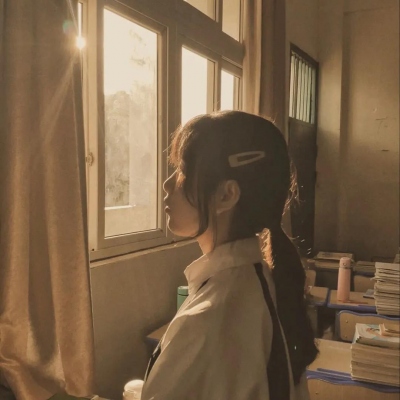 温柔忧郁女生侧脸头像唯美意境高清头像女