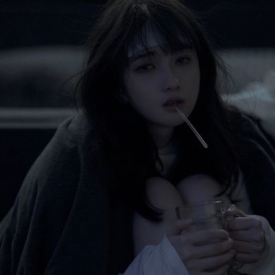 女生头像唯美伤感女孩图片