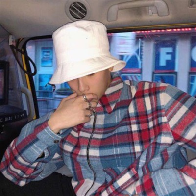 戴帽子的男生超帅头像时尚男生图片大全
